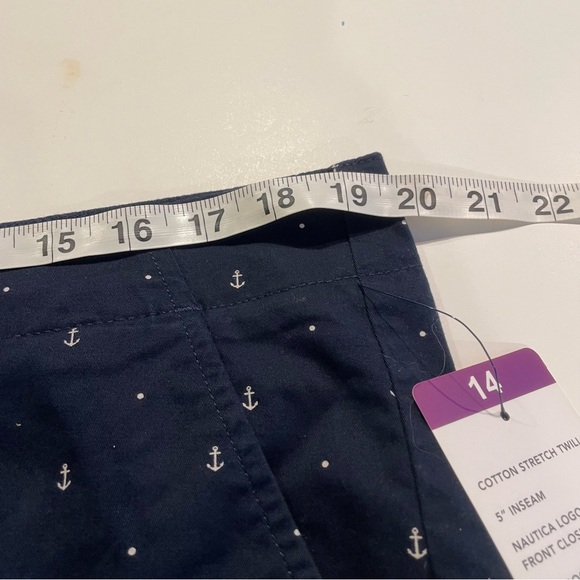Nautica Navy Seas with White Anchors Design Shorts Size 14 5” inseam 2 Pockets - Picture 7 of 9